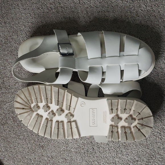 Old navy t-strap bone cream platform sandal size 9 - Picture 3 of 5